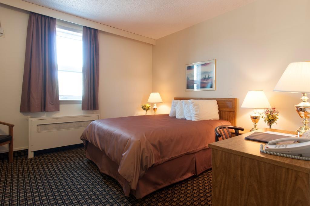 וויניפג Assiniboine Gordon Inn On The Park מראה חיצוני תמונה